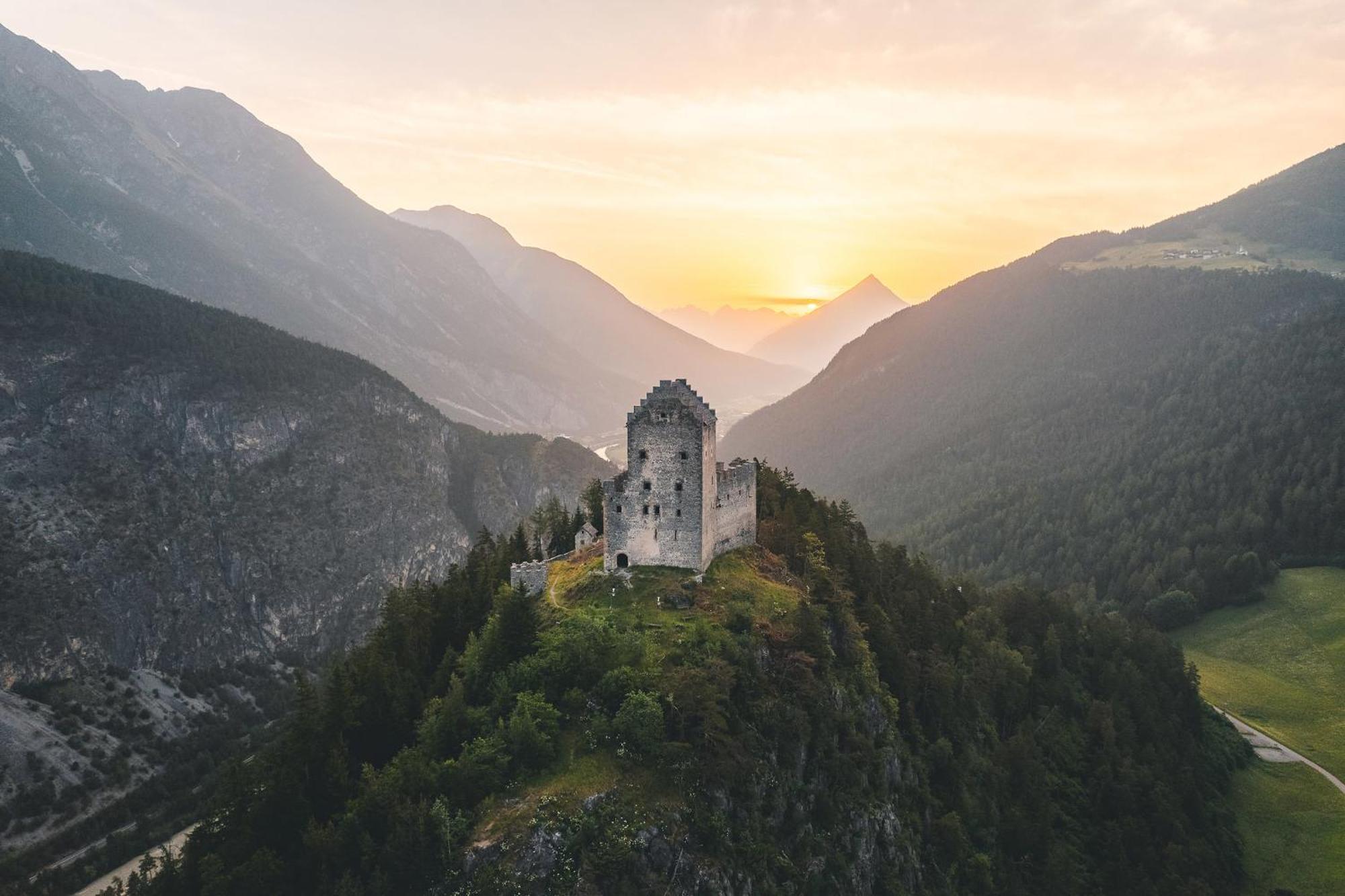 Lechtaler Alpenblick Landeck - Privatzimmer & Ferienwohnung Esterno foto