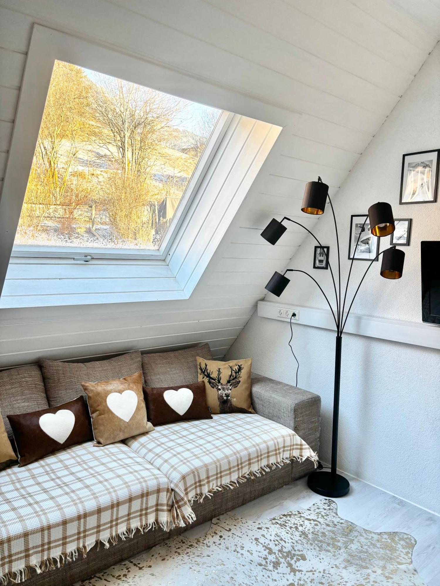 Lechtaler Alpenblick Landeck - Privatzimmer & Ferienwohnung Esterno foto