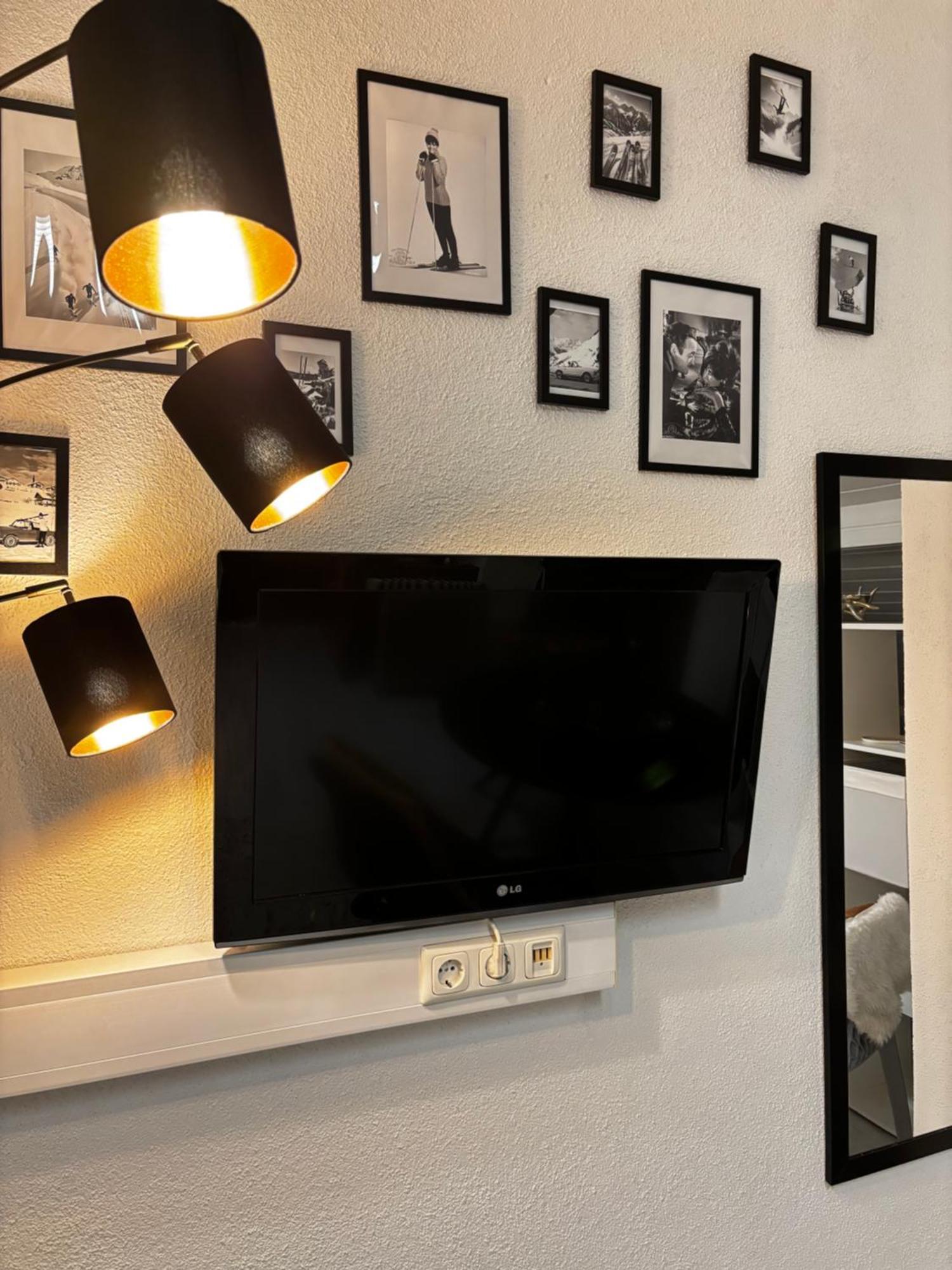 Lechtaler Alpenblick Landeck - Privatzimmer & Ferienwohnung Esterno foto