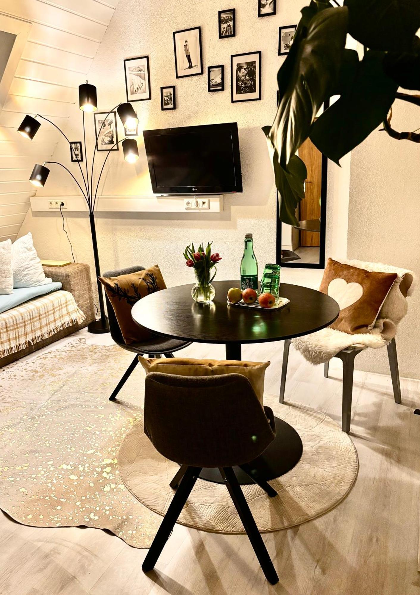 Lechtaler Alpenblick Landeck - Privatzimmer & Ferienwohnung Esterno foto