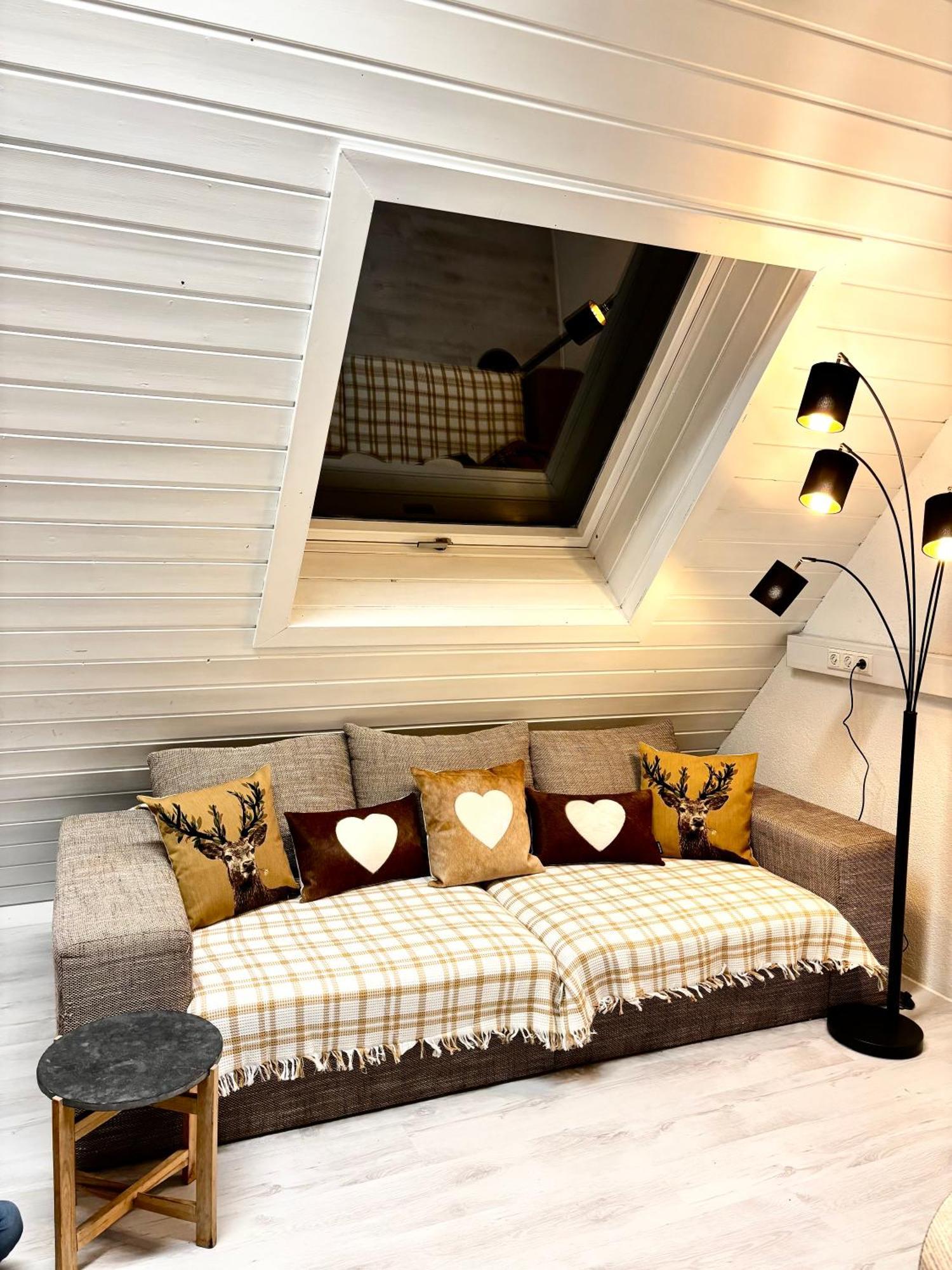 Lechtaler Alpenblick Landeck - Privatzimmer & Ferienwohnung Esterno foto
